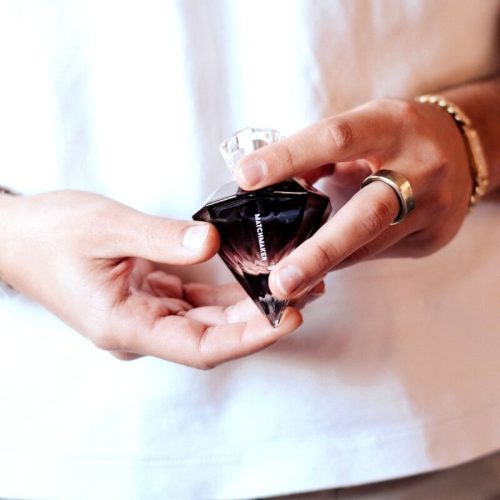 SZERELEM SZEME – HÁZASSÁGKÖZVETÍTŐ FEKETE GYÉMÁNT LGBTQ PARFÜM FEROMONOK NEKI 30 ML